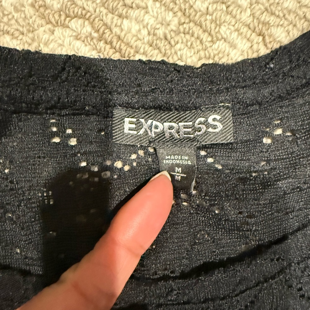 Express Black Fitted Crop T-Shirt (181) - Picture 3 of 3